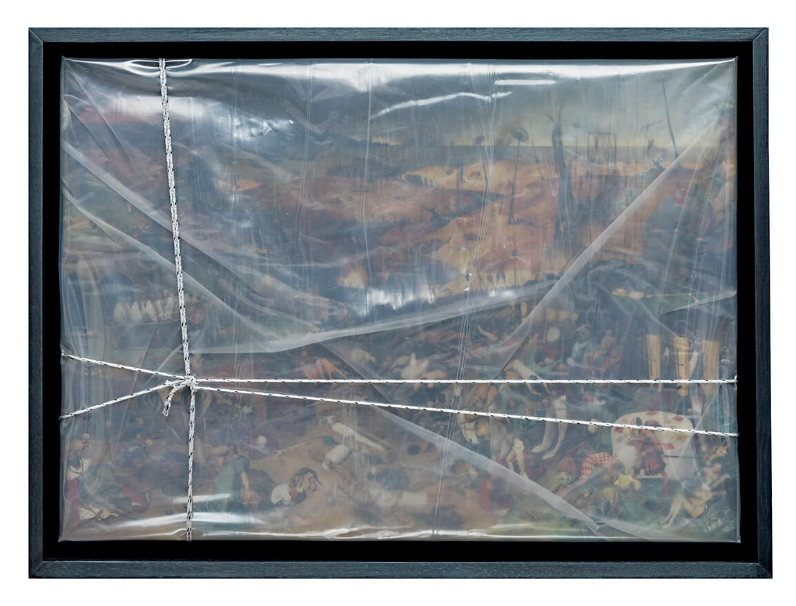 « Envoie ou l’éclat de l’absence » nylon, reproduction du Le Triomphe de la Mort de Brueghel et corde, 66 x 49 cm, 2020